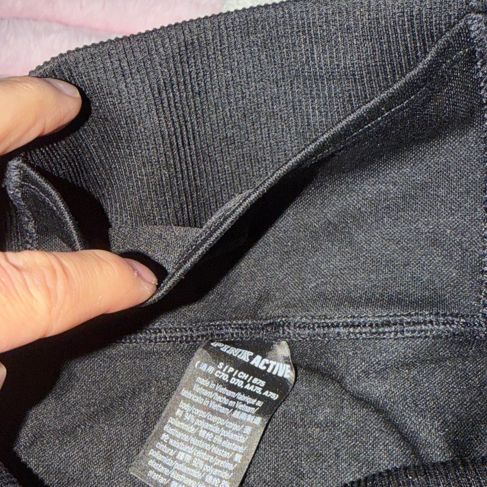 PINK Victoria's Secret Black Leggings - Picture 3 of 6